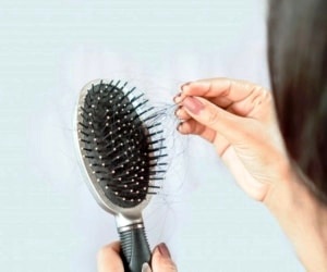 راه و روش صحیح تمیز کردن برس مو